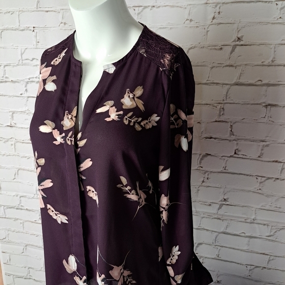 le Chateau Floral button up Blouse - Picture 4 of 13